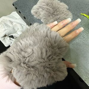 eliet tahari gloves